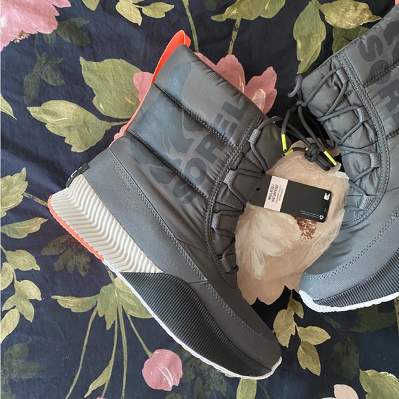 NEW Sorel Out N About III Puffy Lace Boot - Picture 2 of 12